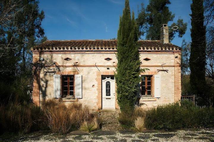 Gîte pour 6 personnes, avec Terrasse ainsi que Jardin et Piscine à Fiac (Tarn)