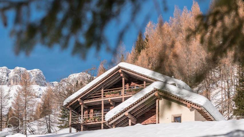 Vakantiewoning voor 20 personen, with whirlpool and zwembad as well as sauna and tuin in Arabba