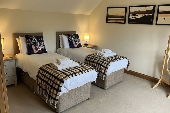 Oiseval is a pet friendly cottage with magnificent views. in Fort Augustus, Loch Ness