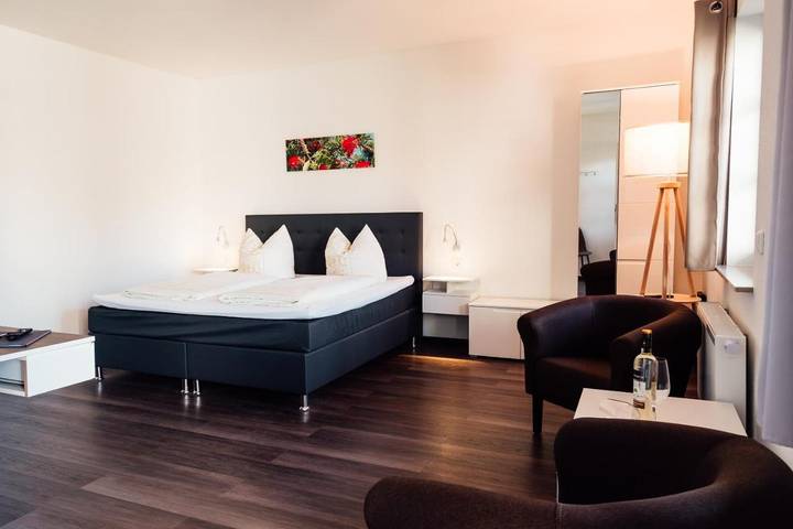 Hotel, mit Terrasse und Ausblick in Bad Berka - 3