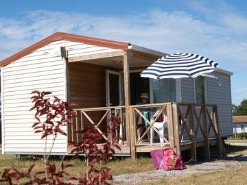 Gîte pour 4 personnes, avec piscine ainsi que jardin et terrasse, animaux acceptés à Orist