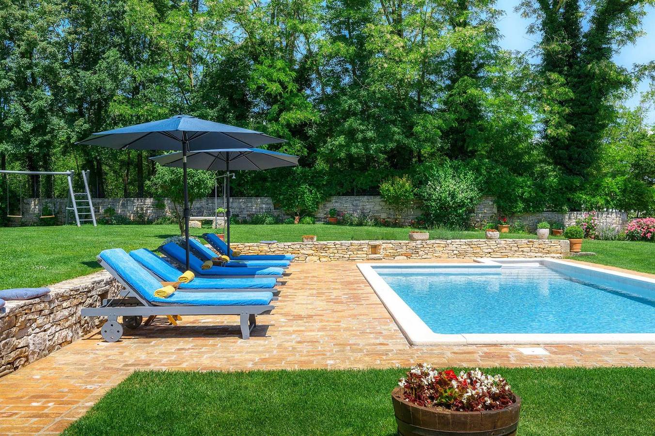 Villa Lipa mit beheiztem Pool, Sauna und Weinkeller in Marčana, Südküste Istrien