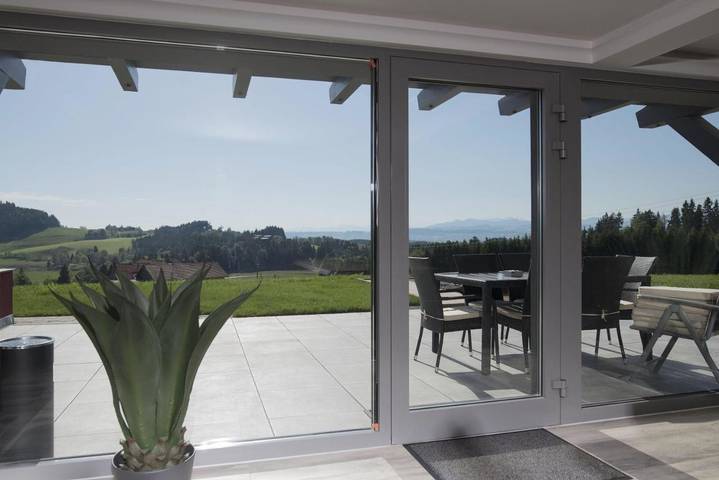 Ferienwohnung für 10 Personen, mit Balkon und Whirlpool sowie Terrasse und Garten