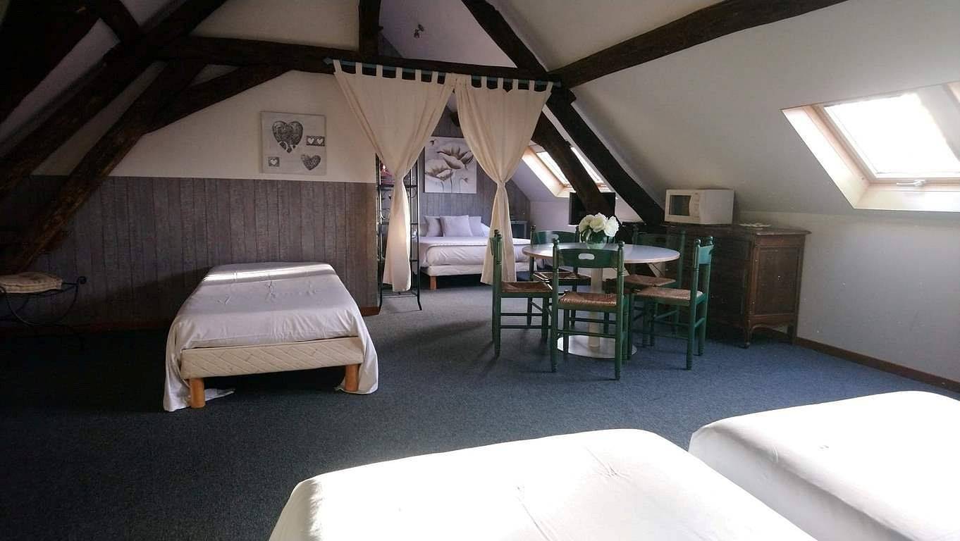 La Ferme du Château chambres d'hôtes et table d'hôtes - Chambre familiale in Tresnay, Nièvre