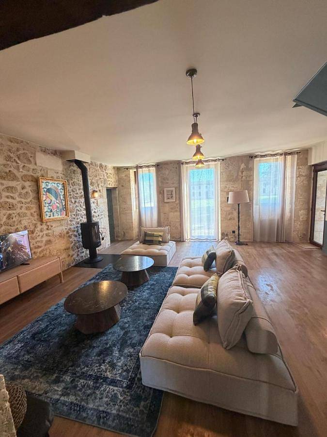 Location de vacances pour 4 personnes, avec piscine et terrasse, animaux acceptés à Pompignac