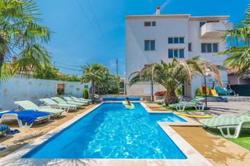 Ferienwohnung für 5 Personen, mit Kinderpool und Sauna in Zadar