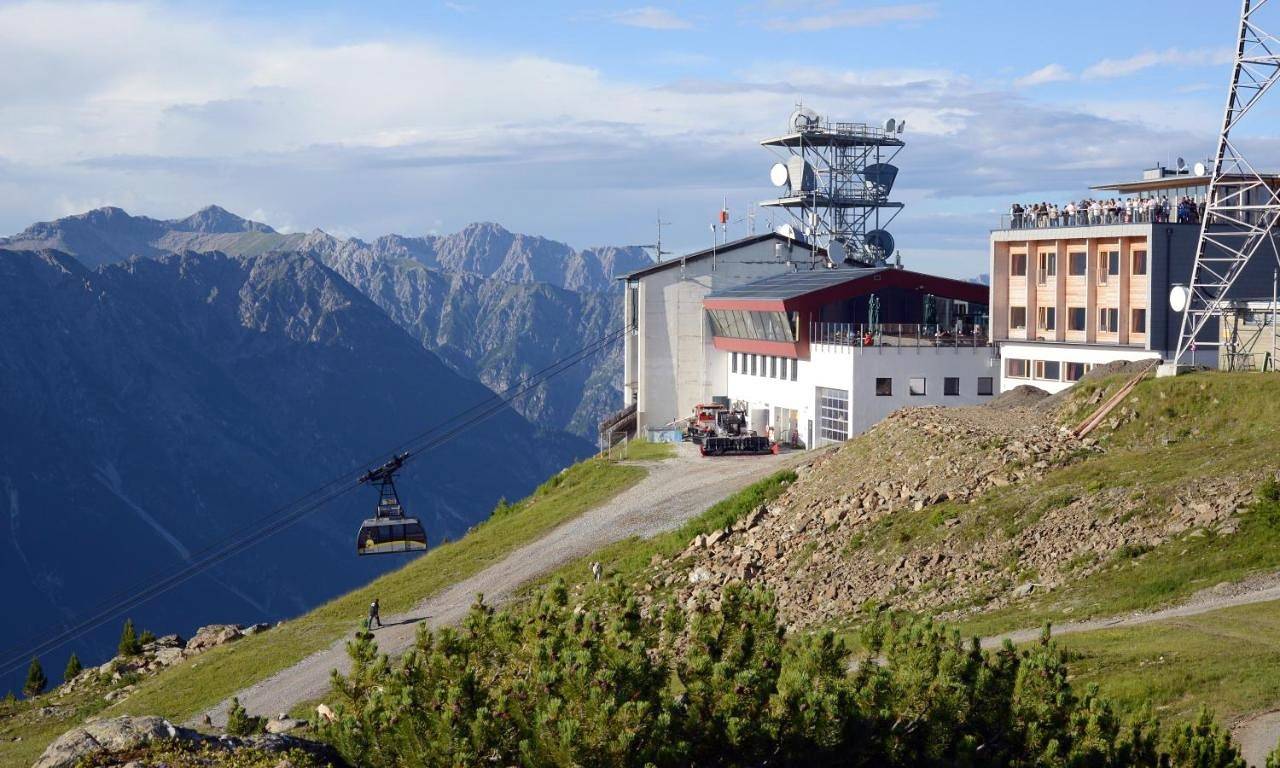 Venet Gipfelhütte in Kaunergrat, Zams