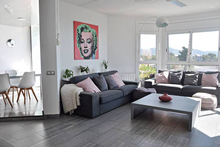Casa de diseño con piscina privada y fantásticas vistas de Sitges. in San Pedro de Ribas, Garraf