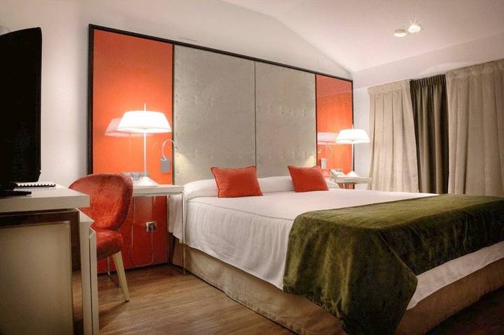 Hôtel pour 10 personnes, avec jacuzzi ainsi que sauna et terrasse à Barbastro - 2