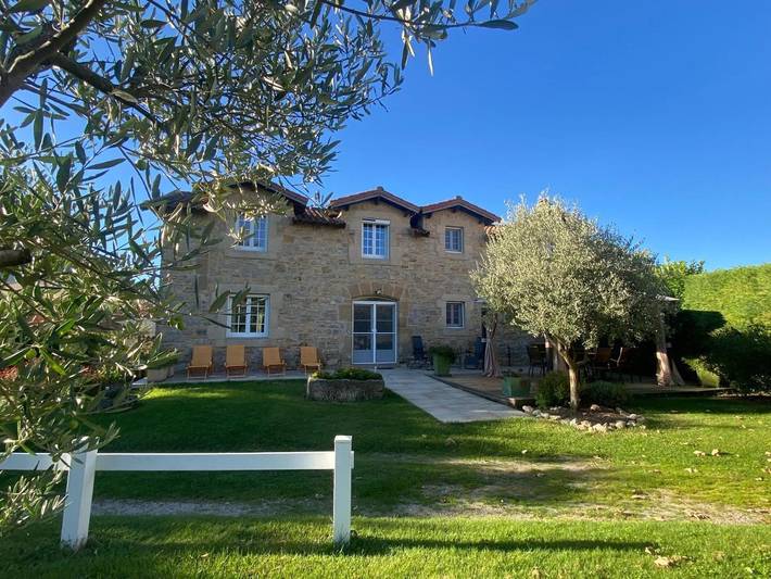 Location de vacances pour 8 personnes, avec vue ainsi que piscine et jardin à Saint-Georges-de-Luzençon - 4