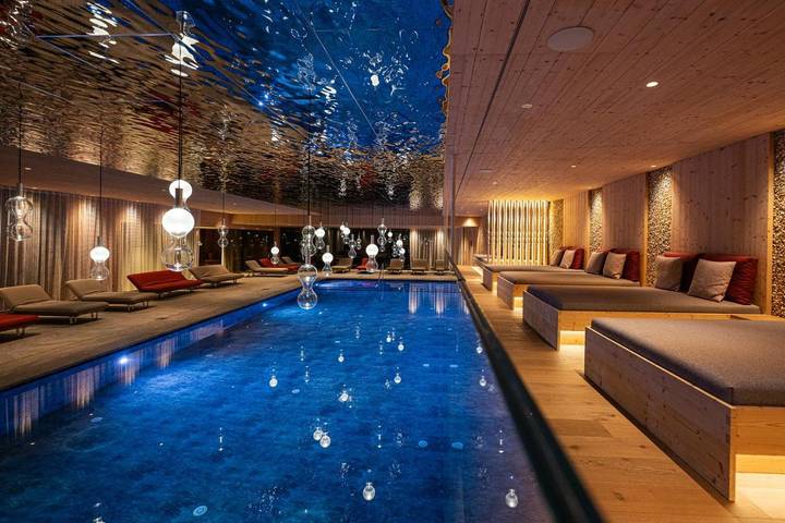 Hotel für 4 Personen, mit Balkon und Whirlpool sowie Terrasse und Garten in Gais