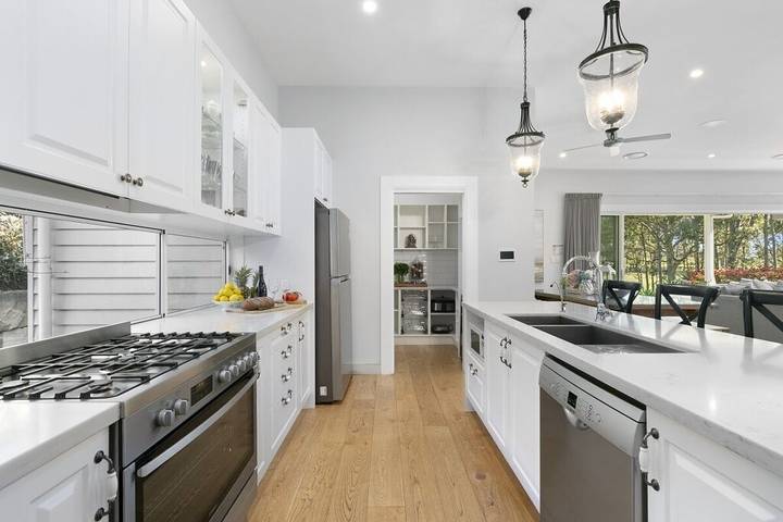 Holiday home for 13 people, with pool and terrace as well as garden in Hunter Valley