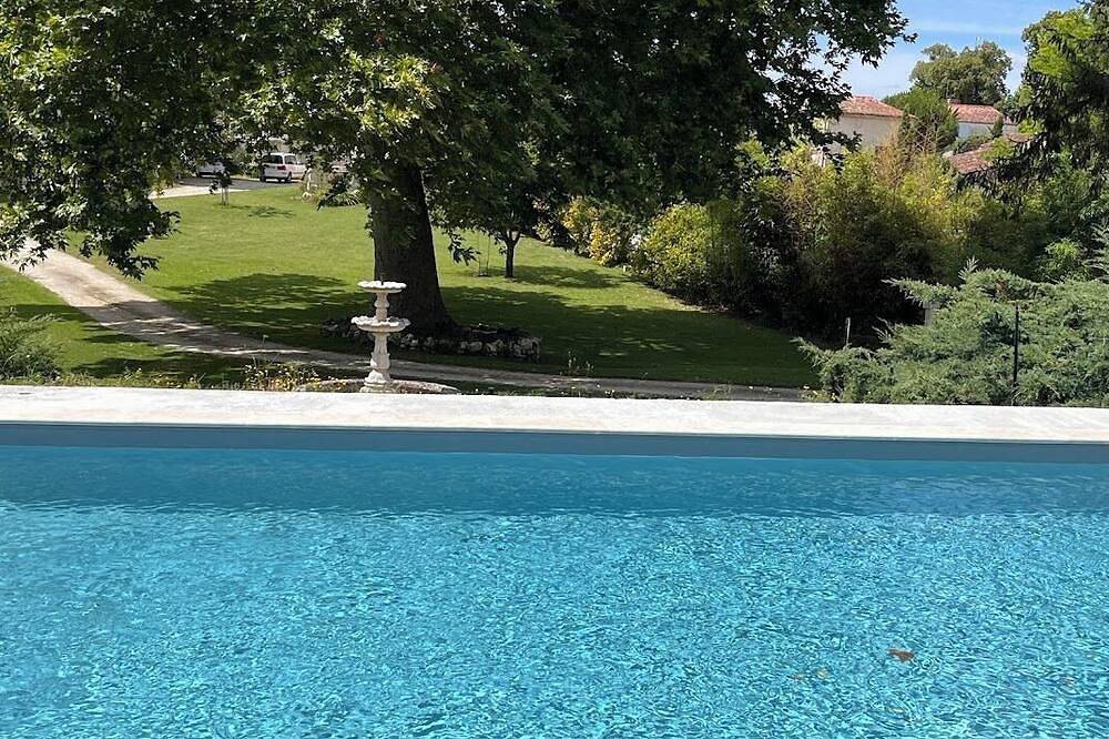Gîtes 3-en-1 à Port d’Envaux: Le Castel Silence proches des châteaux et baignade in Port-d'Envaux, Région de Saintes
