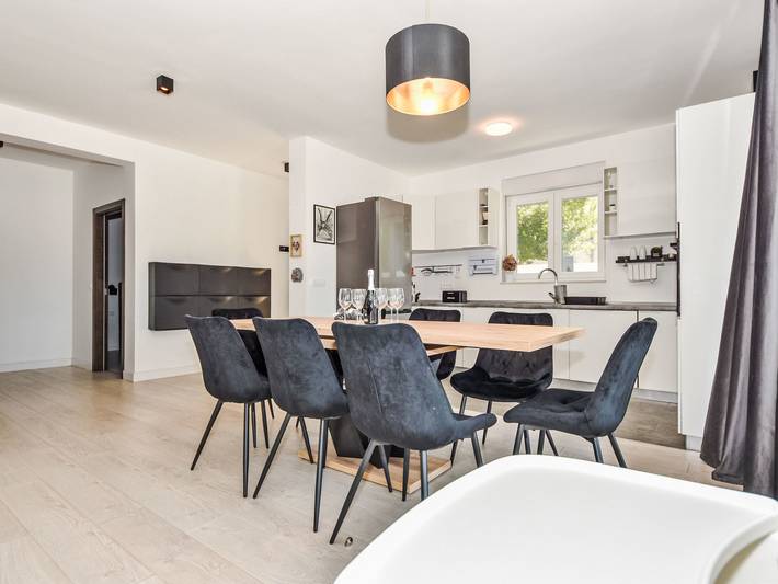 Ferienhaus für 8 Personen, mit Terrasse und Garten in Vrsi - 3