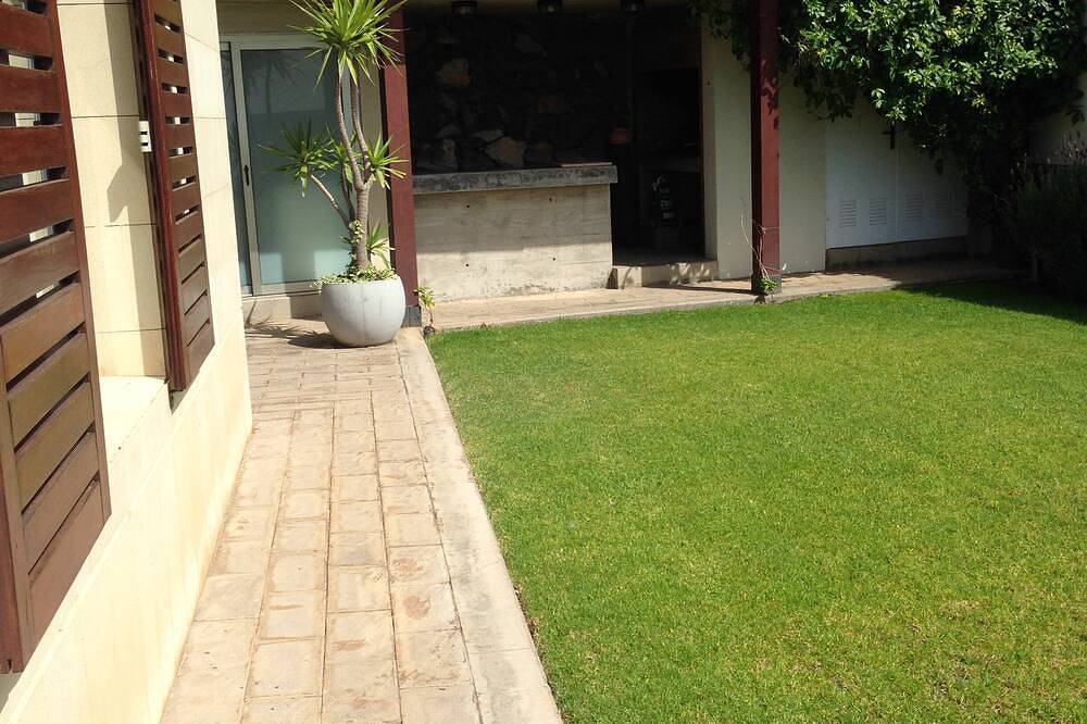Maravilloso chalet con piscina climatizada en primera línea!!! in Juan Fernández, Tacoronte