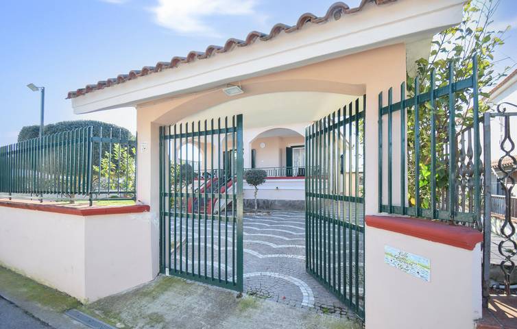 Acogedor apartamento con piscina cerca de la playa - WiFi y aparcamiento gratuitos in Castel Volturno, Provincia de Caserta