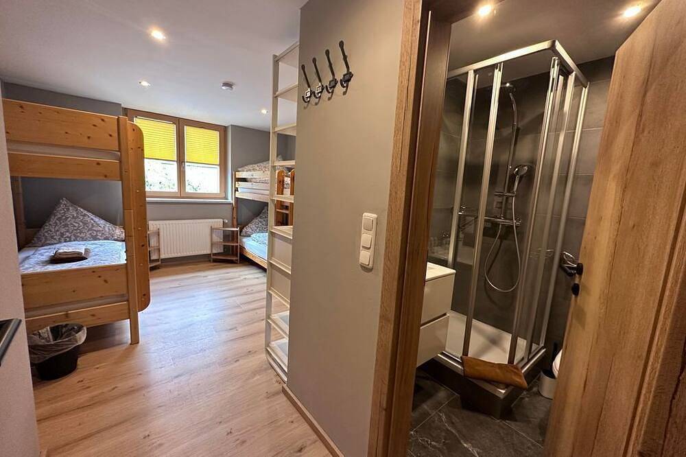 Doppelzimmer mit Dusche, Wc - Pension Haus Tirol in Leogang, Pinzgau