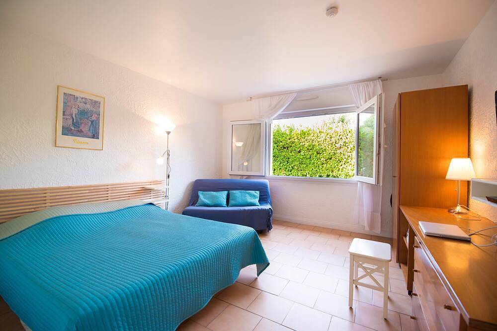 Entire apartment, Self-contained apartment in 3* villa in Antibes, Mediterranean Coast (France)