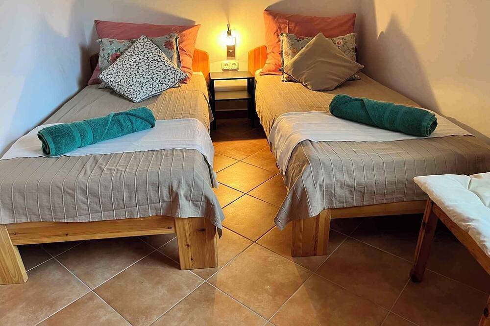 Ferienhaus mit Waschmaschine nur 100 m vom Strand in Balatonboglar, Plattensee Südufer