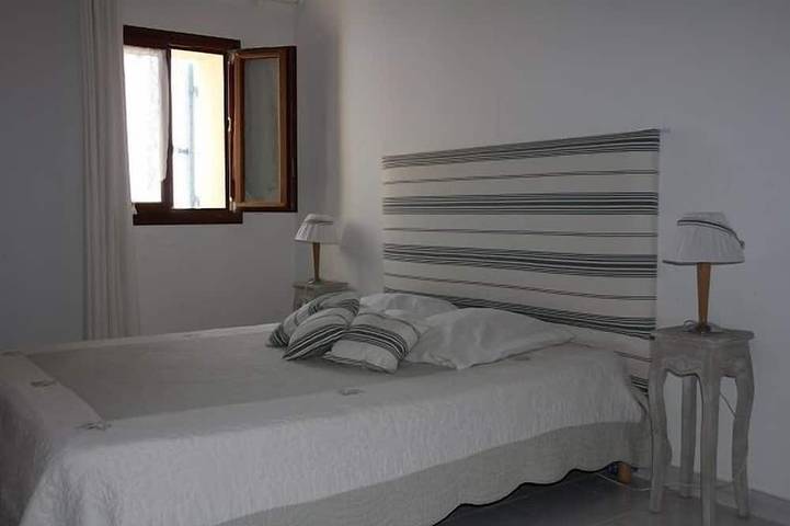 Gîte pour 7 personnes, avec jardin et piscine à Peypin-d'Aigues - 2