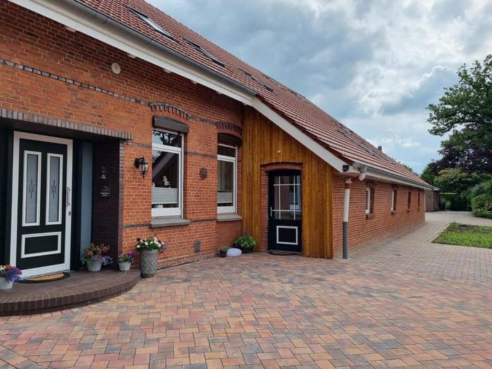 Ferienwohnung für 6 Personen, mit Terrasse und Garten sowie Ausblick in Westerstede