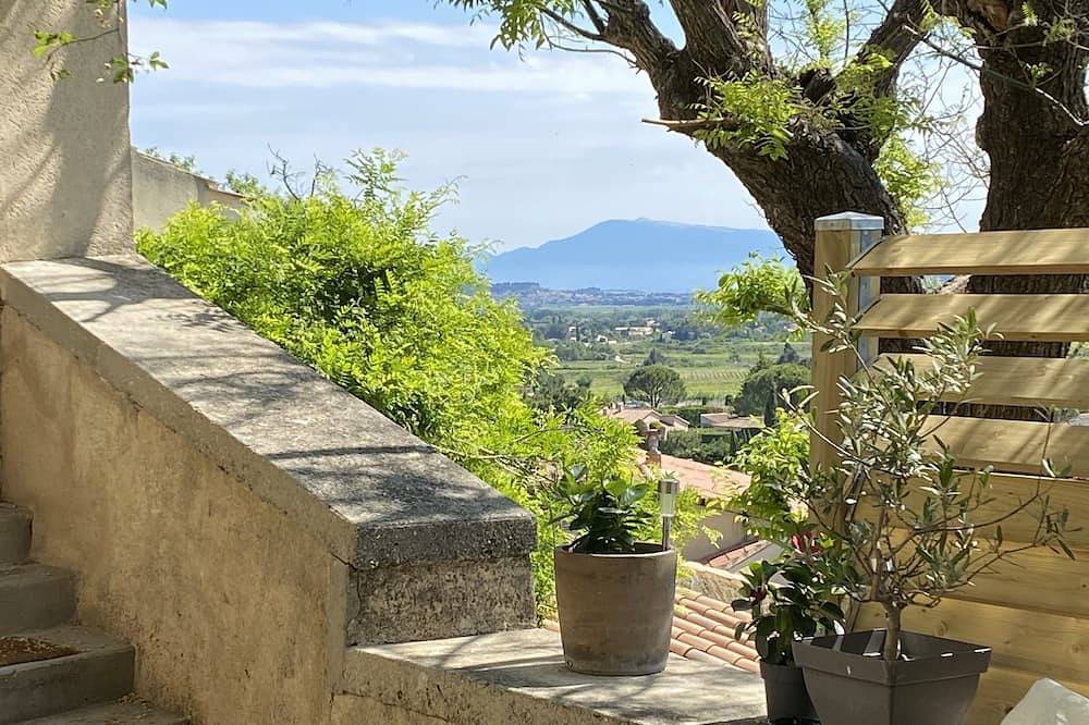 Maison de charme dans le Gard proche Avignon, Terrasse et Jardin avec Spa in Rochefort-du-Gard, Région de Nîmes