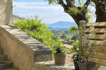 Gîte pour 2 personnes, avec jardin ainsi que jacuzzi et terrasse à Rochefort-du-Gard