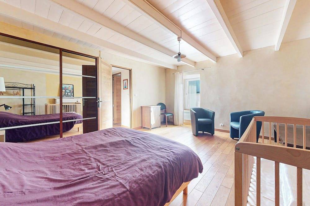Awesome home in Ploubazlanec in Loguivy de la Mer, Ploubazlanec