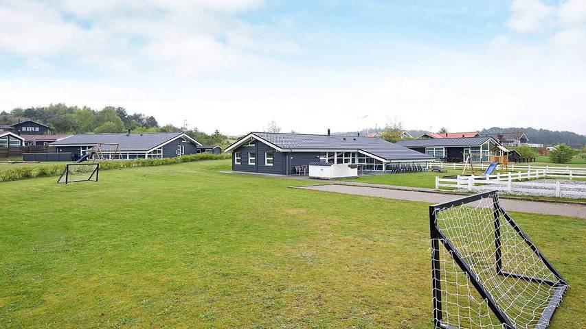 Ferienhaus für 15 Personen, mit Whirlpool und Terrasse sowie Sauna und Pool in Lyngsbæk Strand - 3