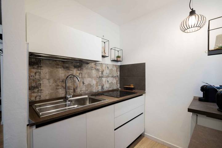 Entire holiday apartment, Holiday apartment in the middle of the city  in Castellammare (Palermo), Palermo