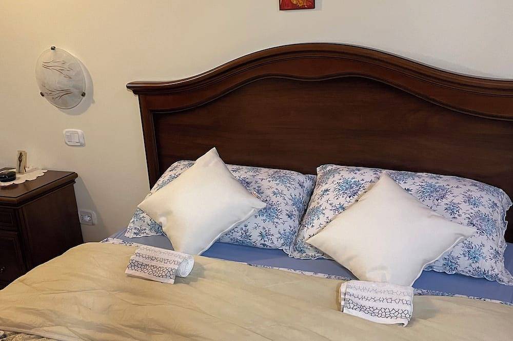 Villa Rondine is surrounded by nature, close to Garda, Verona and Valpolicella. in Verona, Garda Mountains