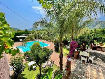Location de vacances pour 6 personnes, avec piscine et jardin à Francavilla di Sicilia