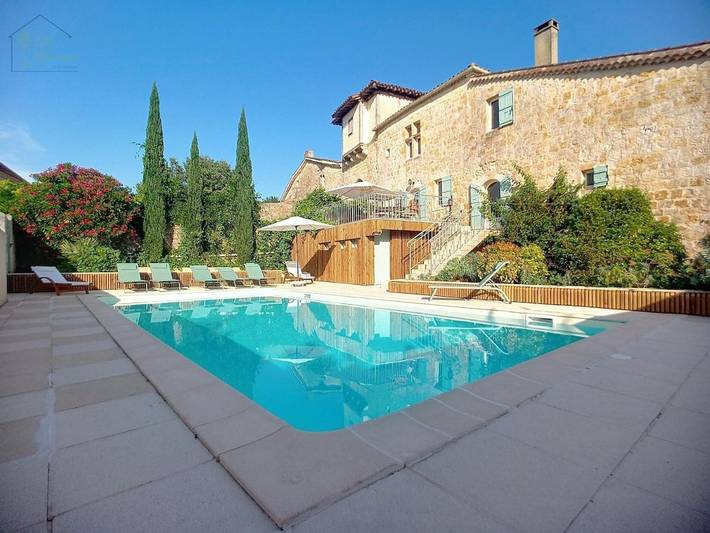 Location de vacances pour 10 personnes, avec Balcon et Terrasse ainsi que Jardin et Piscine à Maignaut-Tauzia