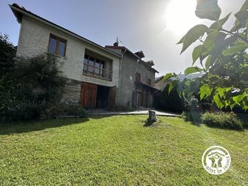 Gîte pour 8 personnes, avec terrasse et jardin à Mercus-Garrabet