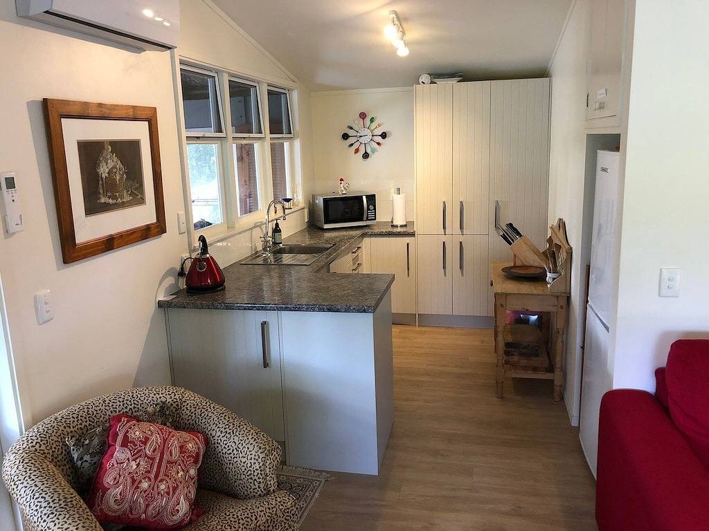 Northern Lodge - cottage in a quiet rural setting, lush tropical gardens in Kerikeri, Bay Of Islands