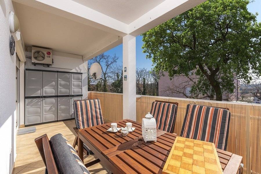 Ganze Wohnung, Schöne Wohnung mit Balkon und Gartenblick in Karigador, Umag und Umgebung