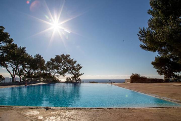 Gîte pour 6 personnes, avec Bassin pour enfant ainsi que Piscine et Vue dans Plage des Engraviers