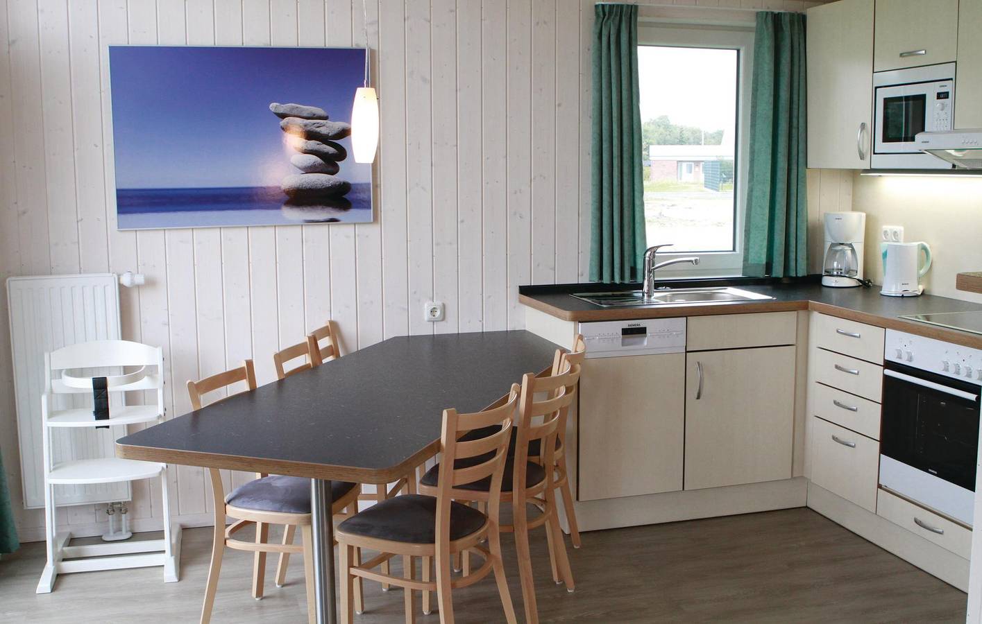 Cozy Beachside Apartment with WiFi & Parking in Priwall, Bay of Lübeck