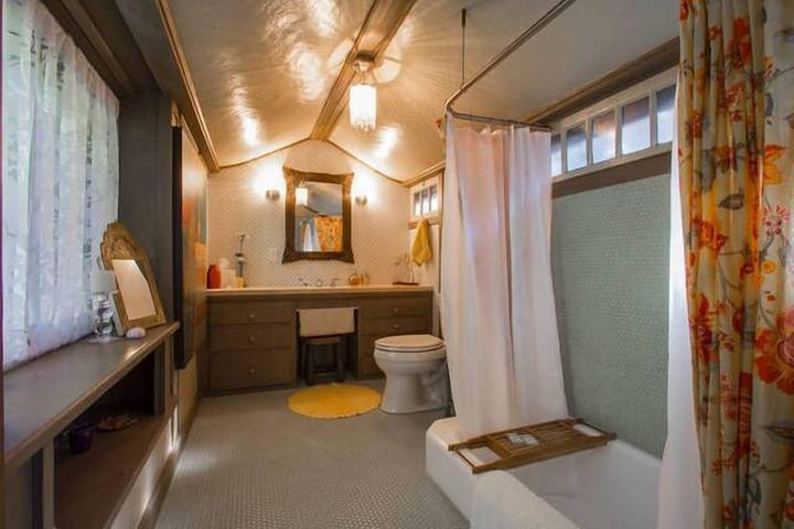 Entire apartment, John Steinbeck's Writer's Studio: Home of Classic American Author - 30 night min in Pacific Grove, Monterey County