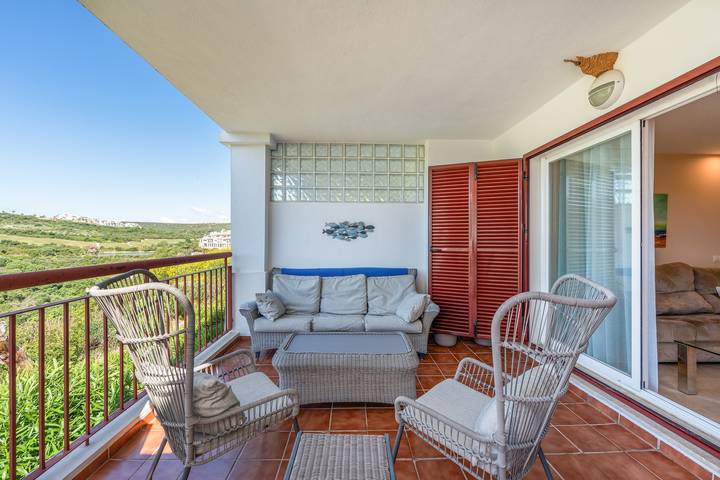 Entire apartment, Alcaidesa Golf and Beach Resort: Relaxation with Pool, Mountain Views and Prime Location in La Alcaidesa, San Roque