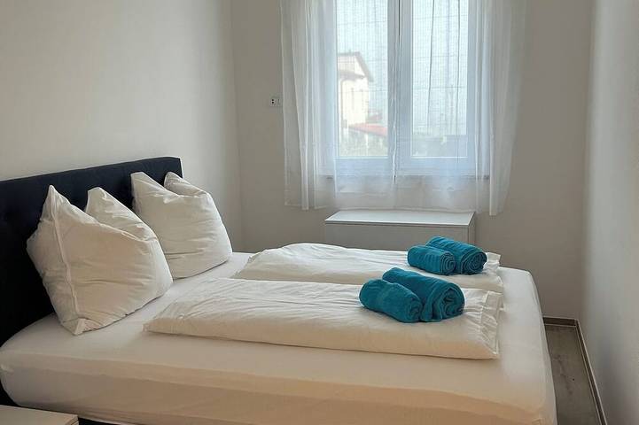 Ganze Wohnung, Neue  3-Zi.Whng. Seeblick, Pool, Gardasee Peschiera ideal für Familien, Paare, in Peschiera del Garda, Gardasee-Berge