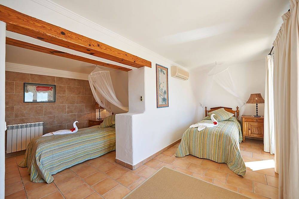 Stunning accommodation on Mallorca with pool and sea views (Villa Sika) in Cala Llamp, Andratx