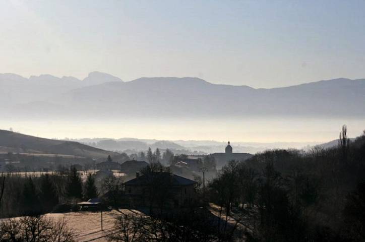 Chambre d’hôte pour 6 personnes, avec vue et jardin, animaux acceptés dans l' Isère - 3
