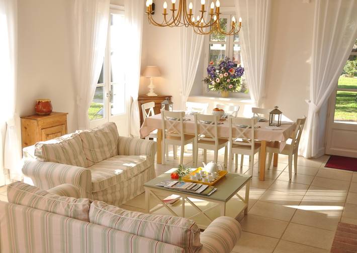 Gîte pour 6 personnes, avec piscine, adapté aux familles à Divajeu - 3