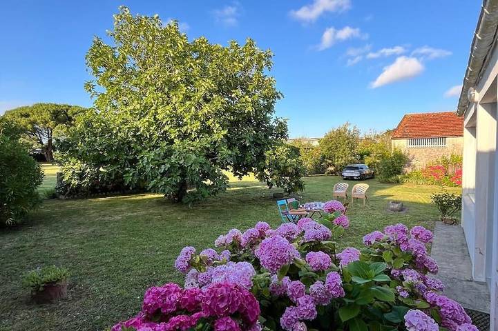 Location de vacances pour 10 personnes, avec Jardin dans Plage des Boulassiers