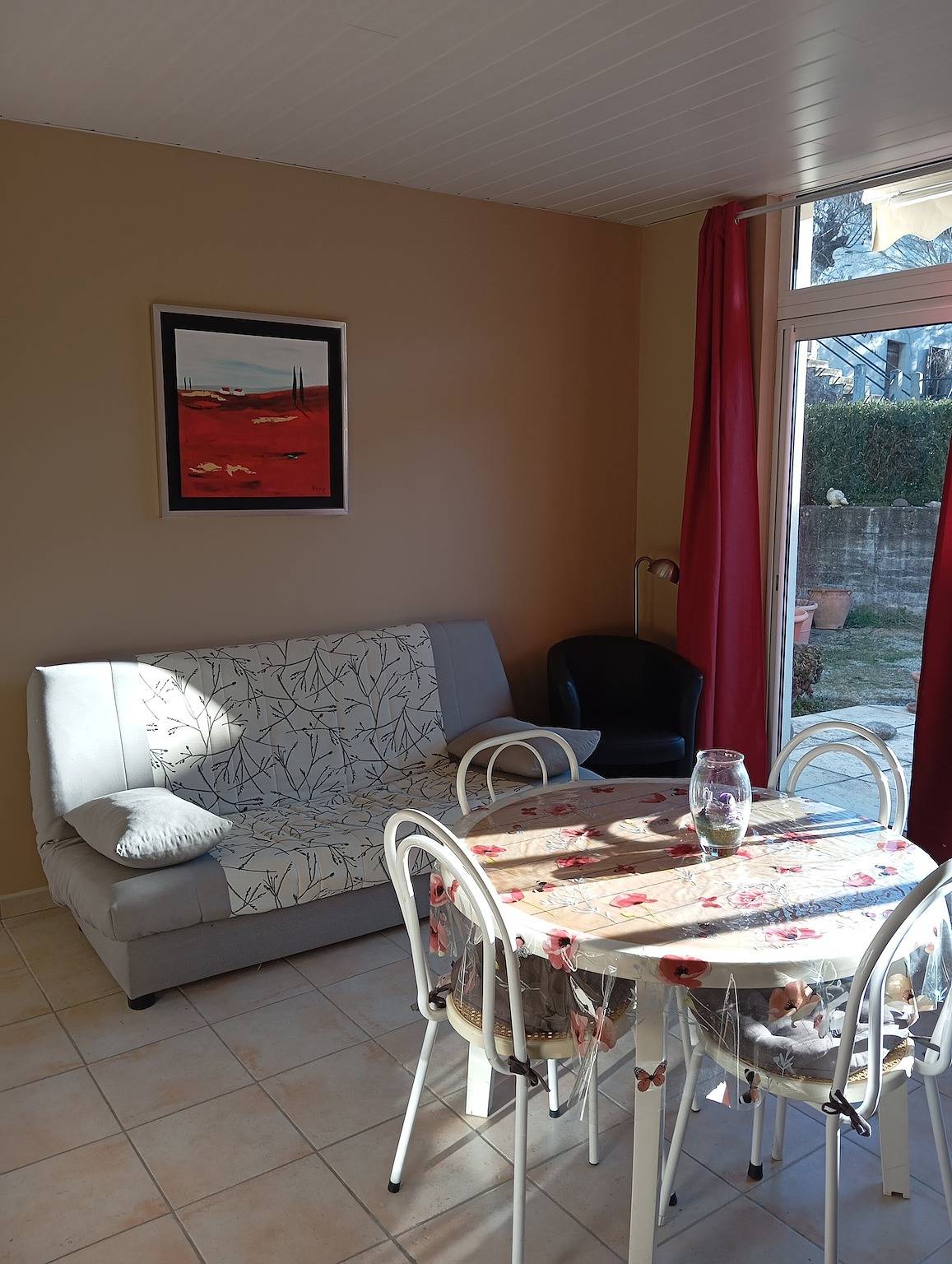 Cabaña 'Gîte Coquelicot' con piscina compartida, Wi-Fi y aire acondicionado in Pradons, Ardèche