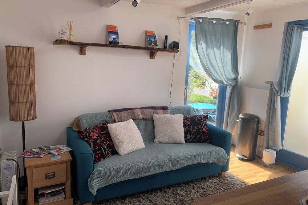 Cosy cabin in peaceful village on the water in Stoke Gabriel, Devon