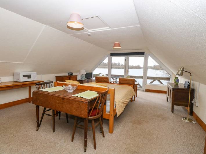 Entire studio, Cygnus Boathouse in South Walsham, The Broads