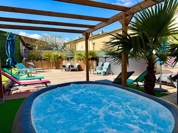 Gîte pour 2 personnes, avec vue ainsi que piscine et terrasse, animaux acceptés à Saint-Laurent-d'Aigouze - 2