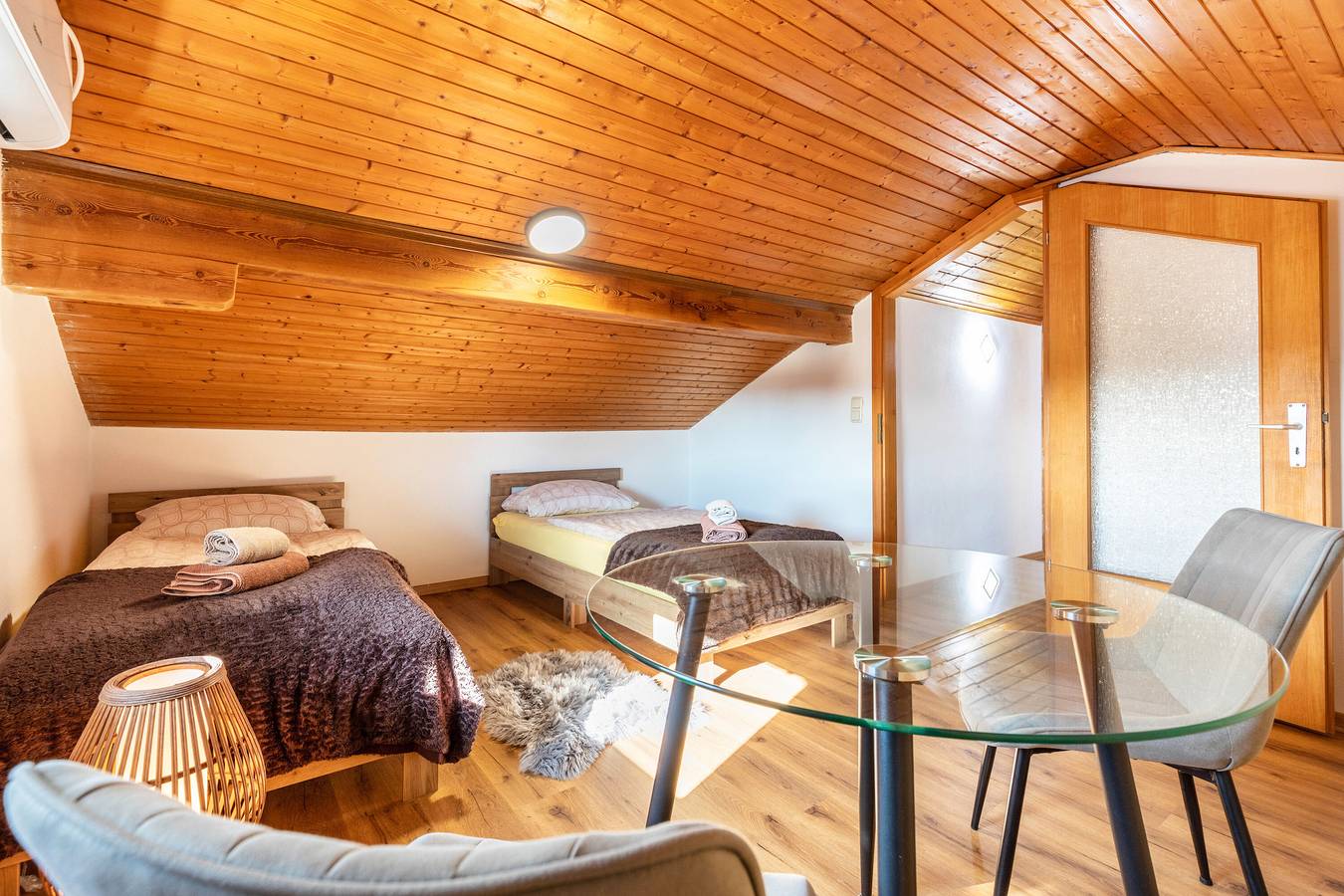 Attic apartment with air conditioning, in Freilassing in Freilassing, Rupertiwinkel